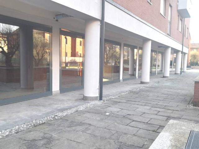 Locale Commerciale in vendita a Mariano Comense, Lombardia