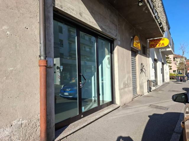 Locale Commerciale in vendita a Mariano Comense, Lombardia