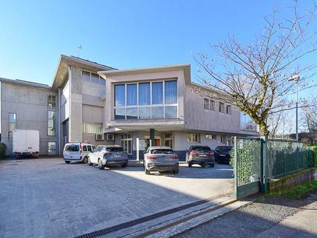 Locale Commerciale in vendita a Mariano Comense, Lombardia