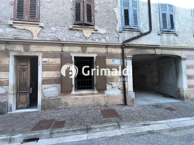 Locale Commerciale in vendita a Mariano Del Friuli, Friuli-Venezia Giulia
