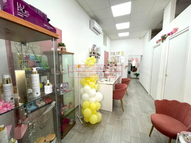 Locale Commerciale in vendita a Mariglianella, Campania