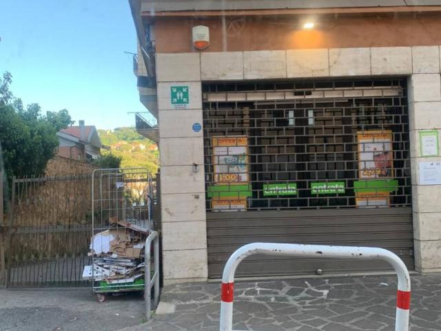 Locale Commerciale in vendita a Costa Caselle, Roma Capitale