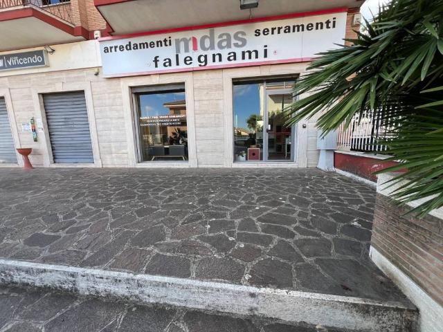 Locale Commerciale in vendita a Roma Capitale, Lazio