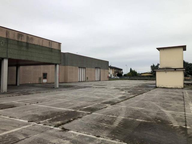 Locale Commerciale in vendita a Marmirolo, Lombardia