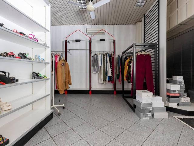 Locale Commerciale in vendita a Nizzolina, Marnate