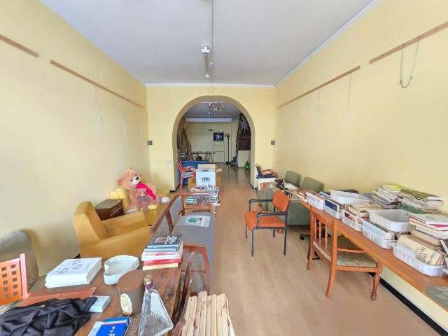 Locale Commerciale in vendita a Marsciano, Umbria
