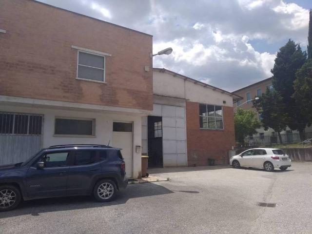 Locale Commerciale in vendita a Marsciano, Umbria