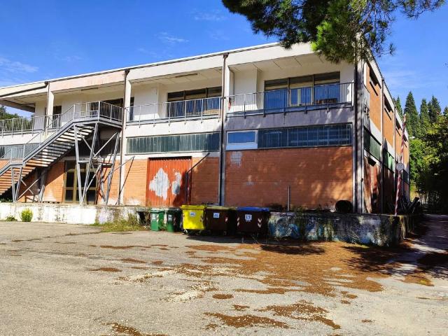 Locale Commerciale in vendita a Marsciano, Umbria