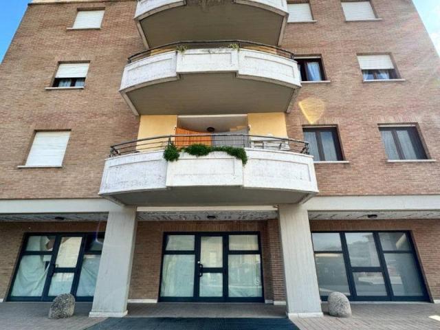 Locale Commerciale in vendita a Marsciano, Umbria