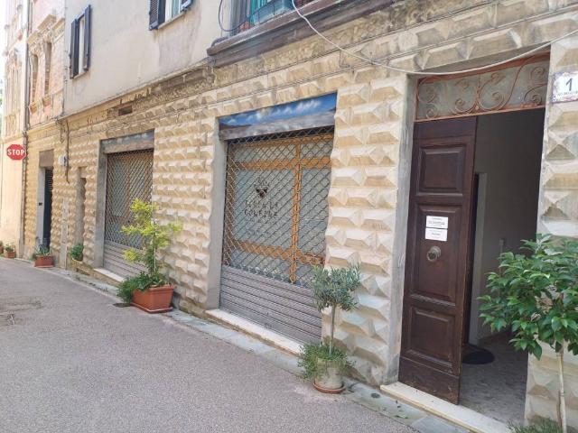 Locale Commerciale in vendita a Marsciano, Umbria