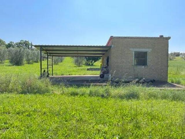 Locale Commerciale in vendita a Marta, Lazio