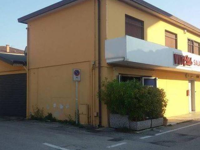 Locale Commerciale in vendita a Martellago, Veneto