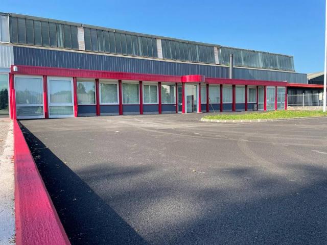 Locale Commerciale in vendita a Martignacco, Friuli-Venezia Giulia