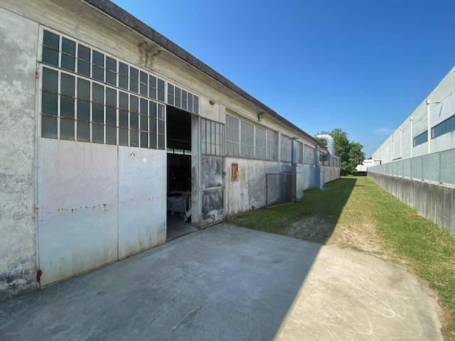 Locale Commerciale in vendita a Martignacco, Friuli-Venezia Giulia