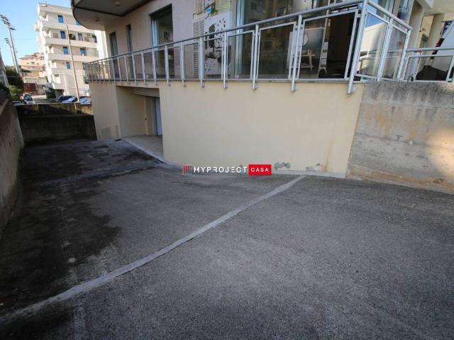 Locale Commerciale in vendita a Puglia, Taranto