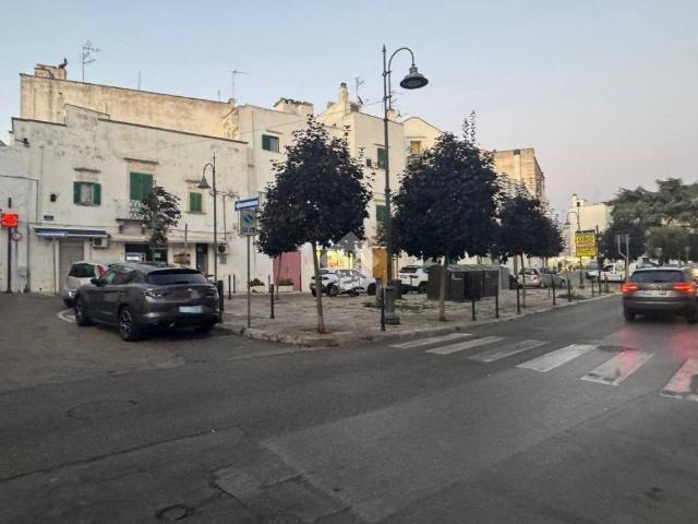 Locale Commerciale in vendita a Puglia, Taranto