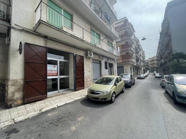 Locale Commerciale in vendita a Puglia, Taranto