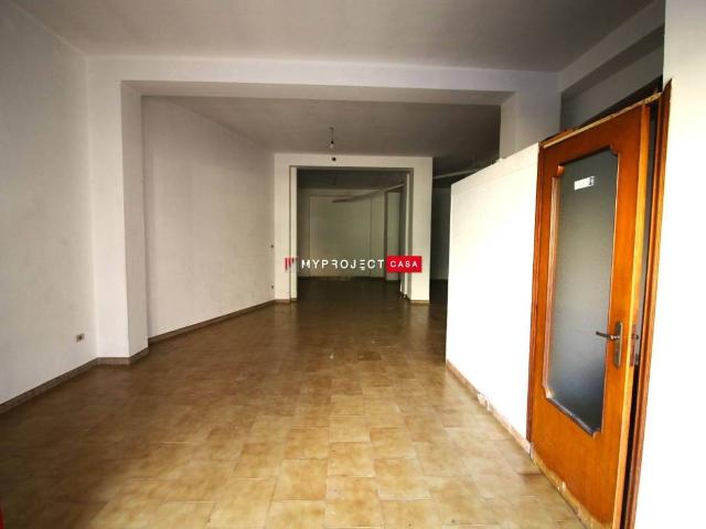Locale Commerciale in vendita a Puglia, Taranto