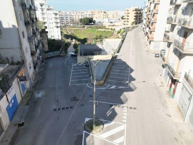 Locale Commerciale in vendita a Puglia, Taranto