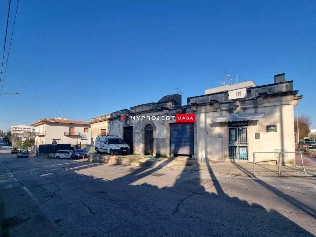 Locale Commerciale in vendita a Puglia, Taranto