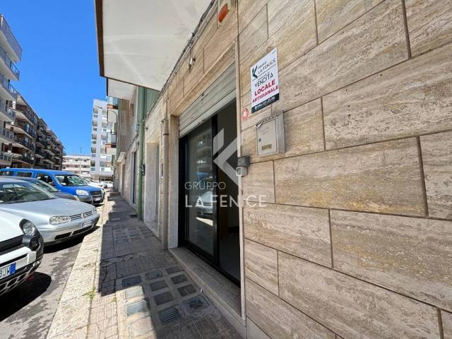 Locale Commerciale in vendita a Puglia, Taranto