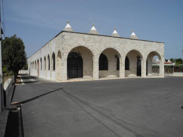 Locale Commerciale in vendita a Puglia, Taranto