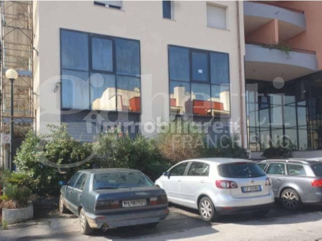Locale Commerciale in vendita a Puglia, Taranto