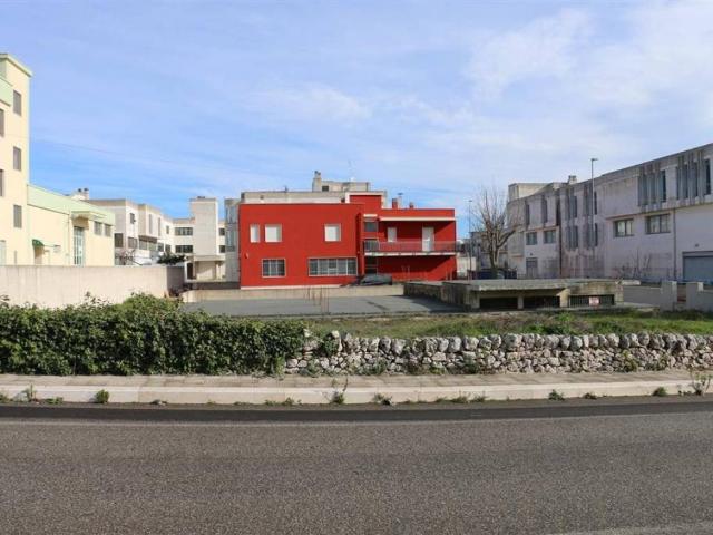 Locale Commerciale in vendita a Puglia, Taranto