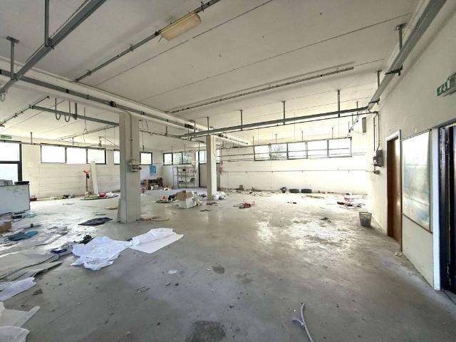 Locale Commerciale in vendita a Unione dei Comuni della Val Vibrata, Martinsicuro