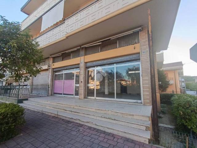 Locale Commerciale in vendita a Unione dei Comuni della Val Vibrata, Martinsicuro