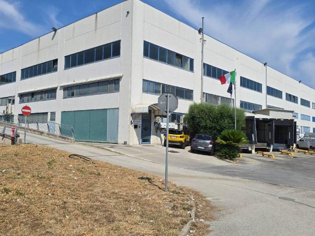 Locale Commerciale in vendita a Unione dei Comuni della Val Vibrata, Martinsicuro