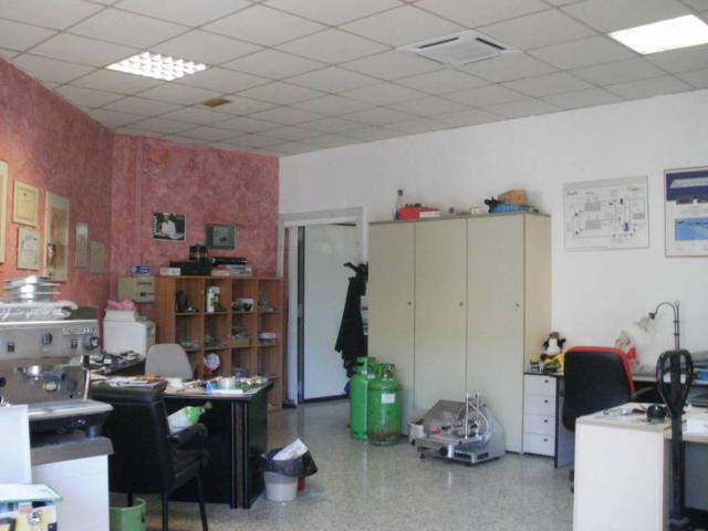 Locale Commerciale in vendita a Unione dei Comuni della Val Vibrata, Martinsicuro