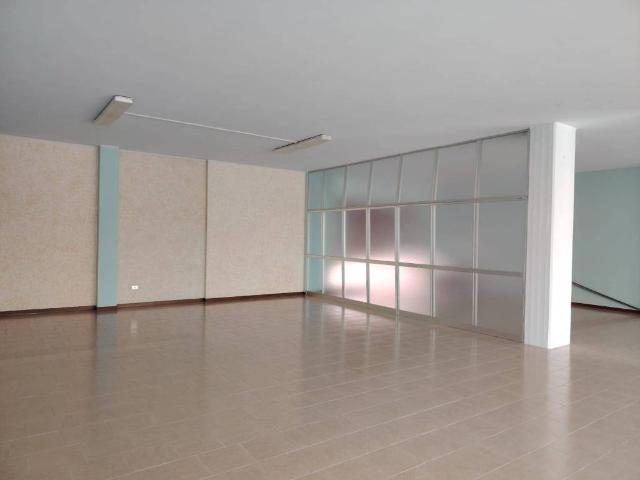 Locale Commerciale in vendita a Unione dei Comuni della Val Vibrata, Martinsicuro