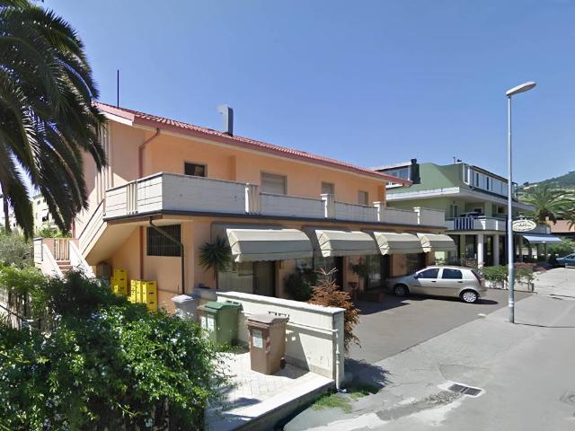 Locale Commerciale in vendita a Unione dei Comuni della Val Vibrata, Martinsicuro