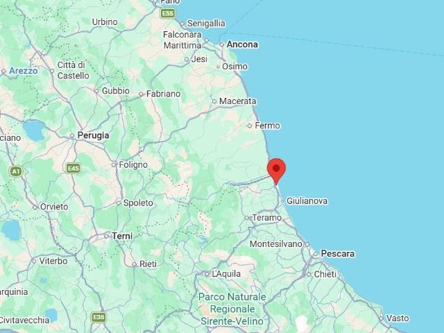 Locale Commerciale in vendita a Unione dei Comuni della Val Vibrata, Martinsicuro