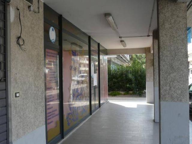 Locale Commerciale in vendita a Unione dei Comuni della Val Vibrata, Martinsicuro