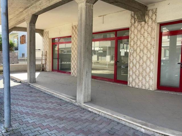 Locale Commerciale in vendita a Unione dei Comuni della Val Vibrata, Martinsicuro