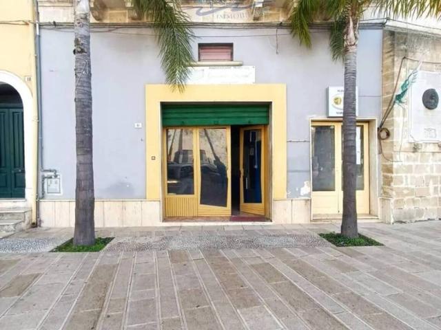 Locale Commerciale in vendita a Puglia, Taranto