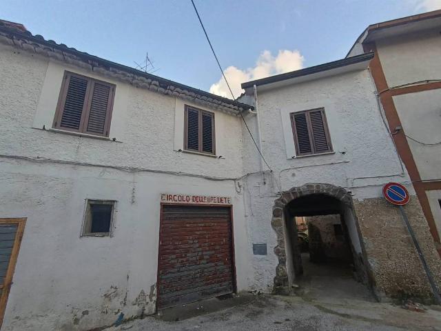 Locale Commerciale in vendita a Marzano Appio, Campania