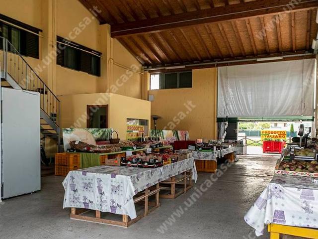 Locale Commerciale in vendita a Unione Comuni Basiano Masate, Masate