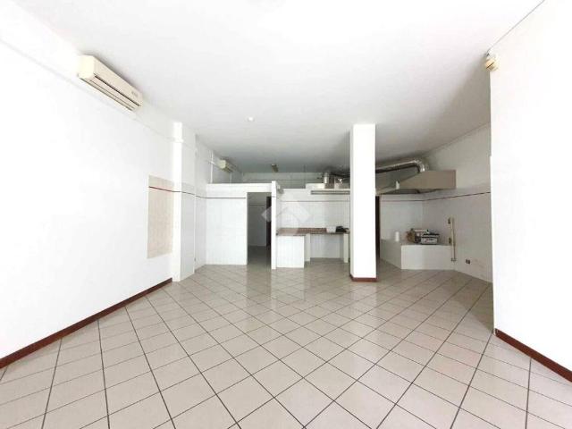 Locale Commerciale in vendita a Maserà Di Padova, Bertipaglia