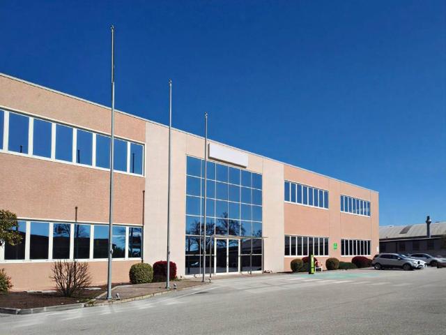 Locale Commerciale in vendita a Masi Torello, Ferrara