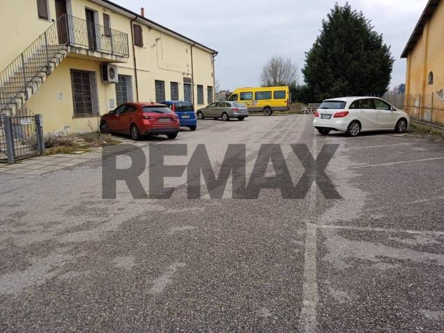 Locale Commerciale in vendita a Masi Torello, Reggio Emilia