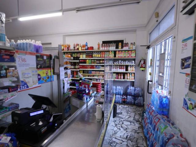 Locale Commerciale in vendita a Masone, Liguria