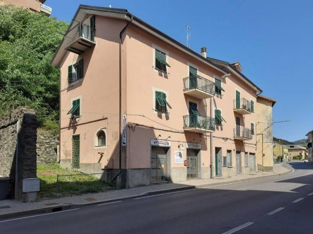 Locale Commerciale in vendita a Masone, Liguria