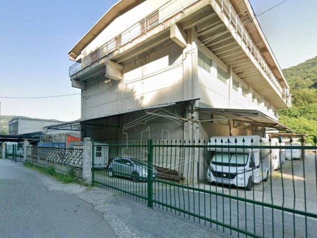 Locale Commerciale in vendita a Masone, Liguria