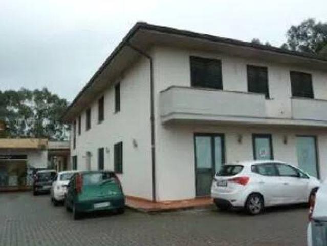 Locale Commerciale in vendita a Massa e Cozzile, Toscana