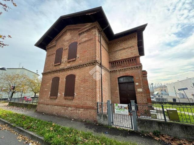 Locale Commerciale in vendita a Unione dei comuni della Bassa Romagna, Massa Lombarda