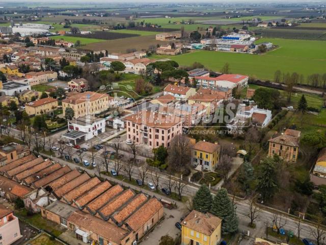 Locale Commerciale in vendita a Unione dei comuni della Bassa Romagna, Massa Lombarda