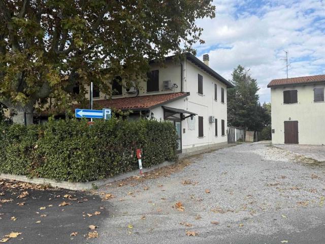 Locale Commerciale in vendita a Unione dei comuni della Bassa Romagna, Massa Lombarda